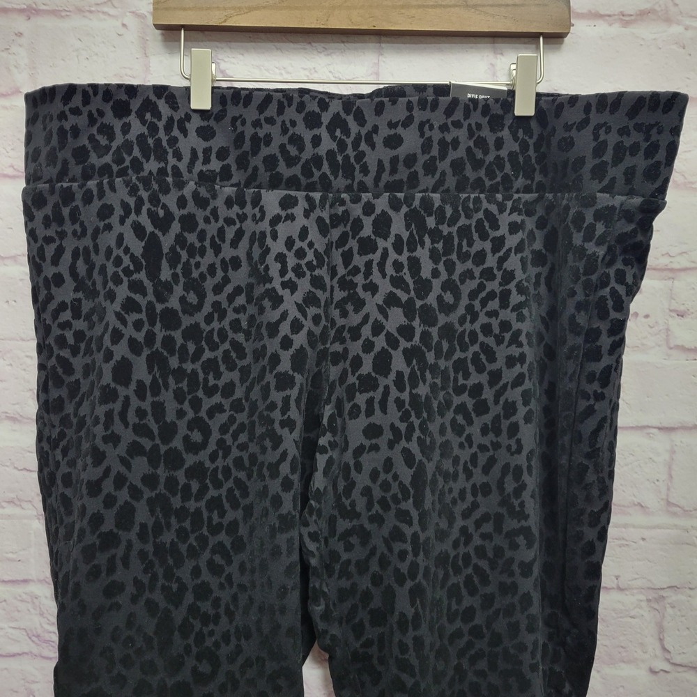 NEW Torrid Pixie Flocked Leopard Skinny Pants Wom… - image 3